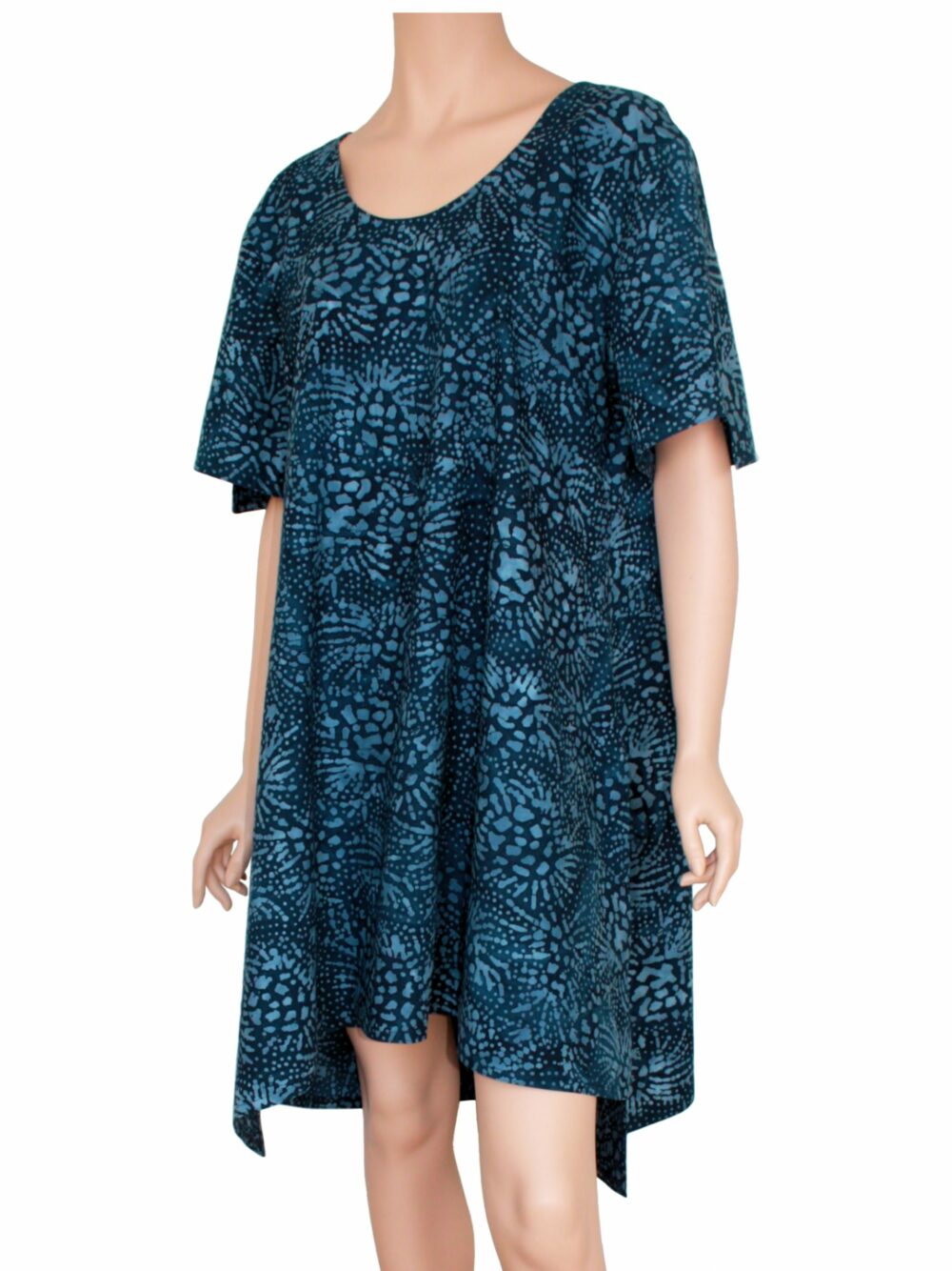 Prachtige zwierige tuniek jurk van blauwe katoenen batik