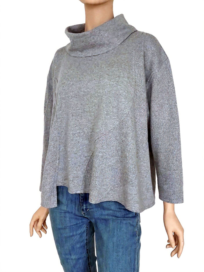 Heuplange damestrui gemaakt van 2 verschillende grijze breisels.